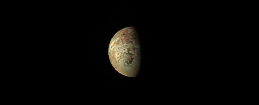Юнона зробила чіткі знімки супутника Юпітера