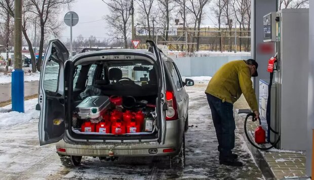 Водіїв в Україні можуть оштрафувати за наявність палива в авто