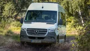 Mercedes відкликає моделі Sprinter через ризик пожежі та проблеми з подушками безпеки