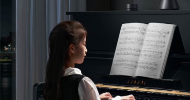 Xiaomi випустили розумну лампу для піаніно