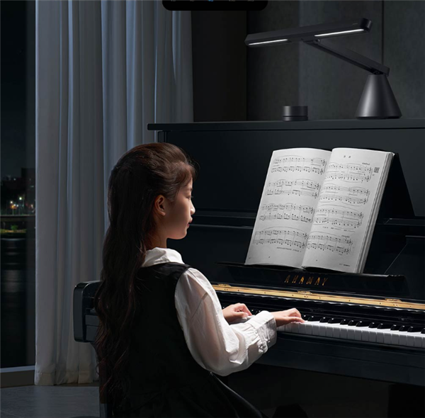 Xiaomi випустили розумну лампу для піаніно