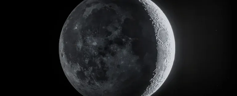 На Місяці виявили величезну кількість води