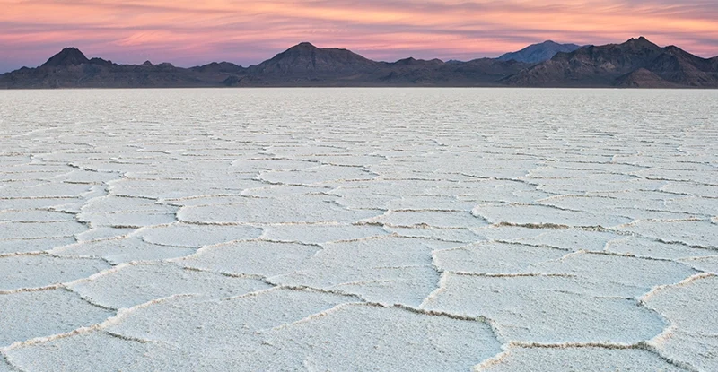 Вчені нарешті зрозуміли, чому соляні пустелі вкриті дивними візерунками