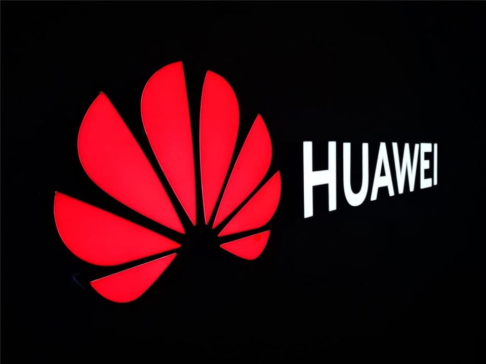 Новий патент Huawei дозволяє регулювати освітлення автомобіля на основі серцебиття користувача