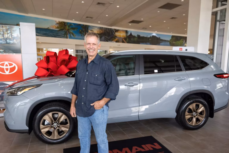 Toyota подарувала власнику Highlander з мільйонним пробігом новий позашляховик (Фото)