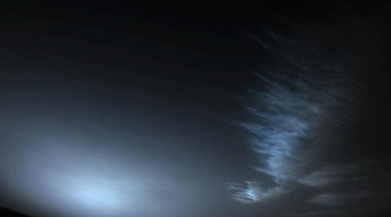 Марсохід NASA зробив знімки передсвітанкових хмар на Марсі (фото)