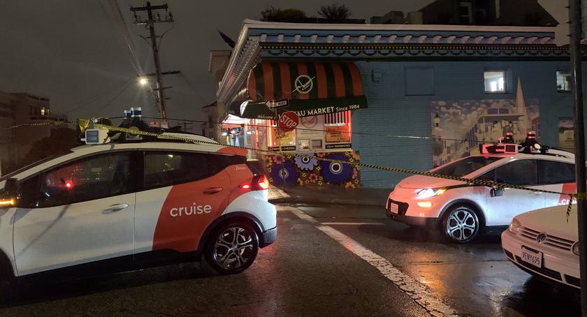 Роботаксі Cruise знову заблокували вулицю в Сан-Франциско