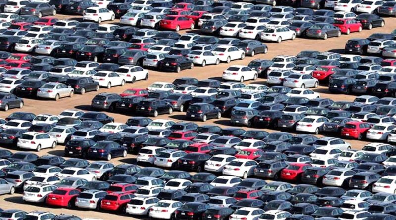 Продажі нових автомобілів у рф в лютому обвалилися на 62%