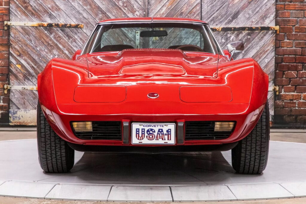 В США пустили с молотка 47-летний Corvette с пробегом 26 километров