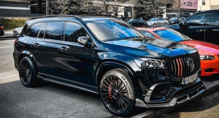 У Києві помітили рідкісний Mercedes GLS у тюнінгу від Brabus – фото