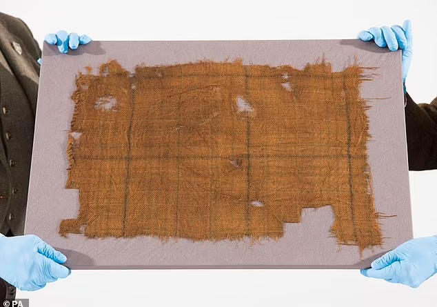 Найстаріший шотландський тартан: клаптику тканини, знайденому в торфовищі Хайленду, понад 500 років