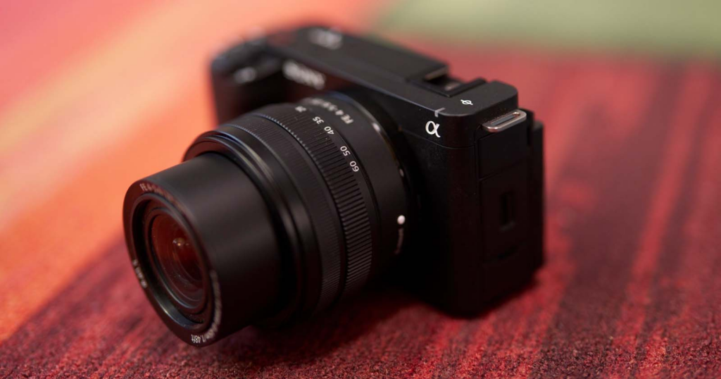 Sony випустили компактну фотокамеру ZV-E1 з функціями штучного інтелекту