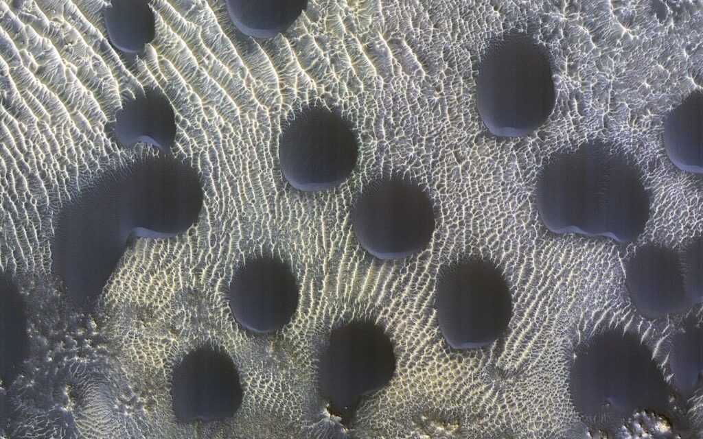 NASA помітили дивні піщані дюни на Марсі