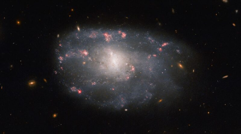Телескоп Хаббл зробив приголомшливе зображення хаотичної спіральної галактики NGC 2276