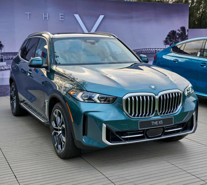 І знову дебют: кросовер BMW X5 2024 представлений наживо