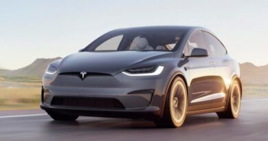 Tesla Model S і Model X отримають новий колір і кругле кермо