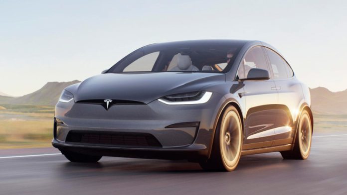 Tesla Model S і Model X отримають новий колір і кругле кермо