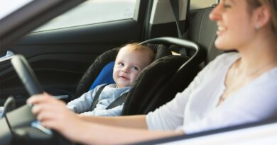 Експерти розповіли, чи можна перевозити дитину на передньому сидінні автомобіля