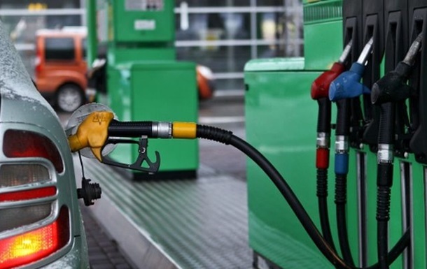 Наскільки чекати зниження цін на бензин та паливо у квітні: прогноз