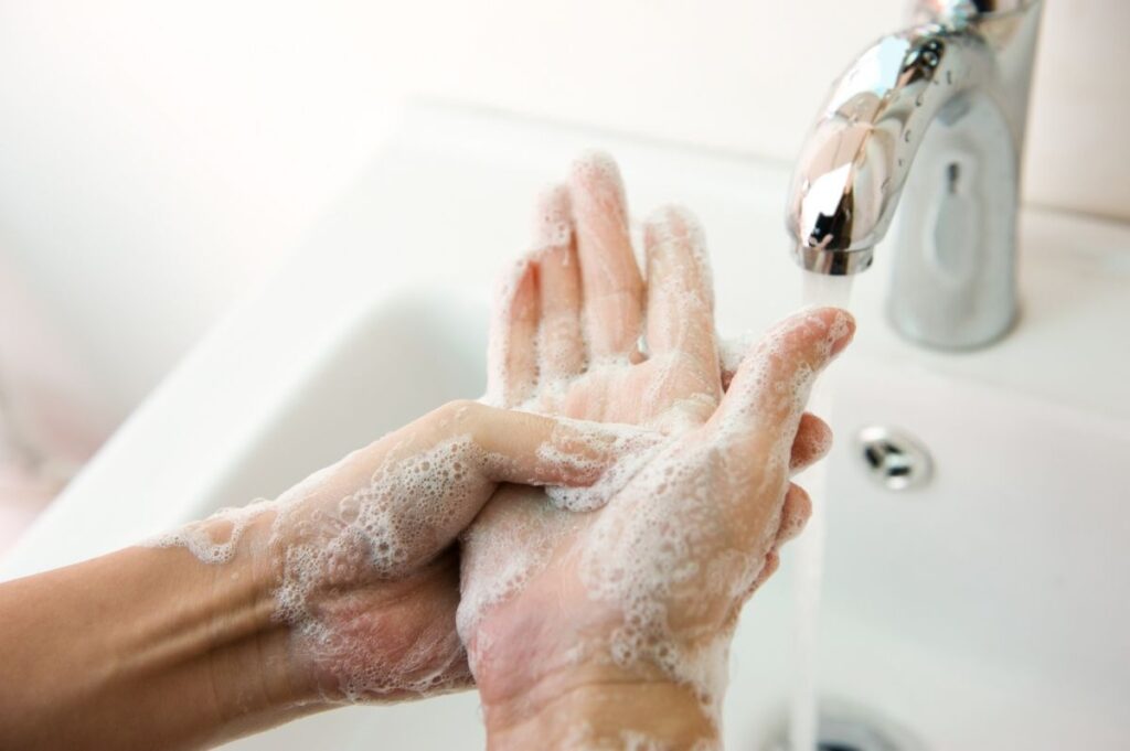 Важливість миття рук: захист від інфекцій та збереження здоров'я