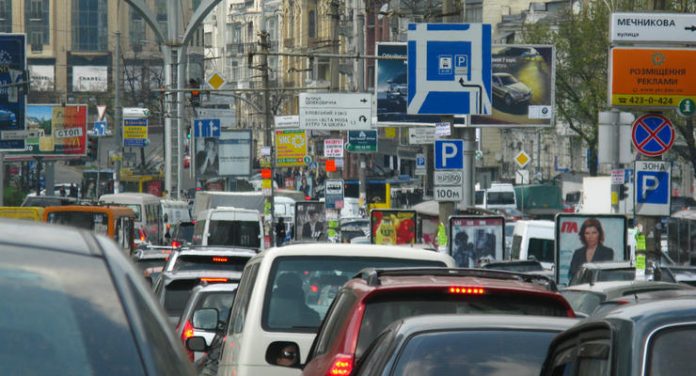 Водіям почнуть платити за відмову від авто, щоб зменшити затори