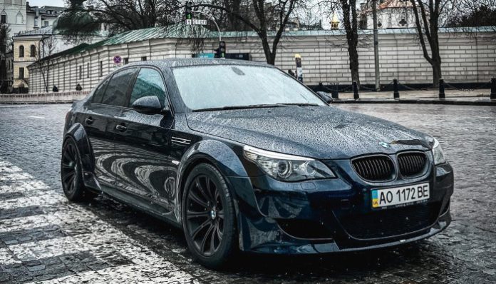 В Україні помітили дуже незвичайну тюнінговану BMW M5