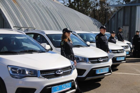 Українські поліцейські пересідають на нові автомобілі