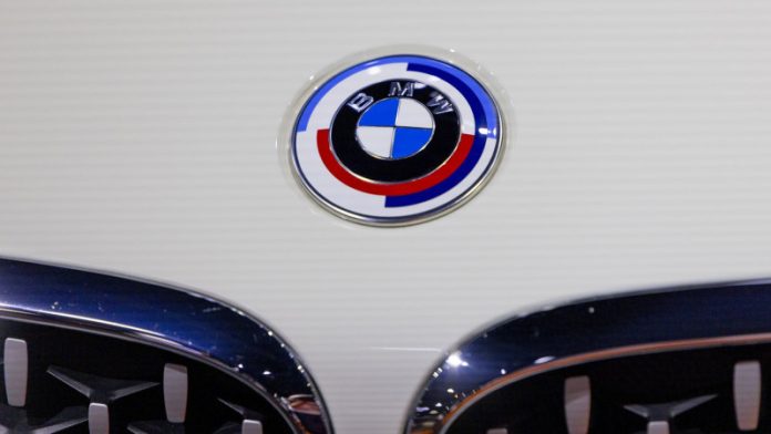 BMW випустить нову модель з функцією зміни смуги руху за допомогою погляду