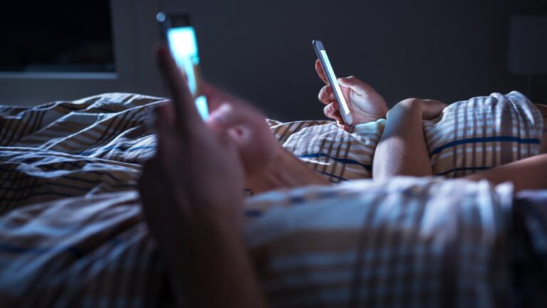 Діти, які лягають пізно в вихідні, мають більше ймовірності набрати зайву вагу - дослідження