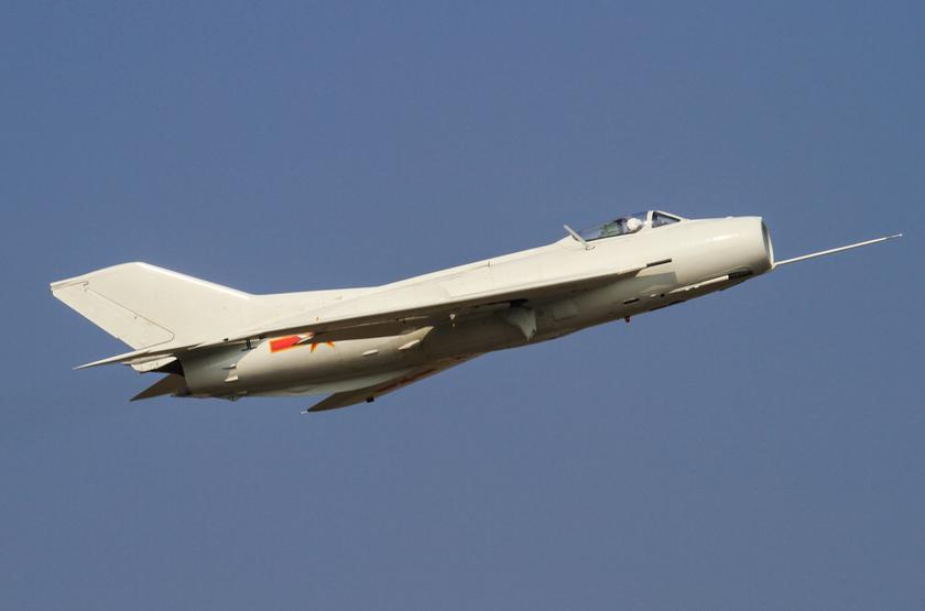 Китай перетворить старі винищувачі J-6 і J-7 вартістю до $9 млн на надзвукові безпілотники