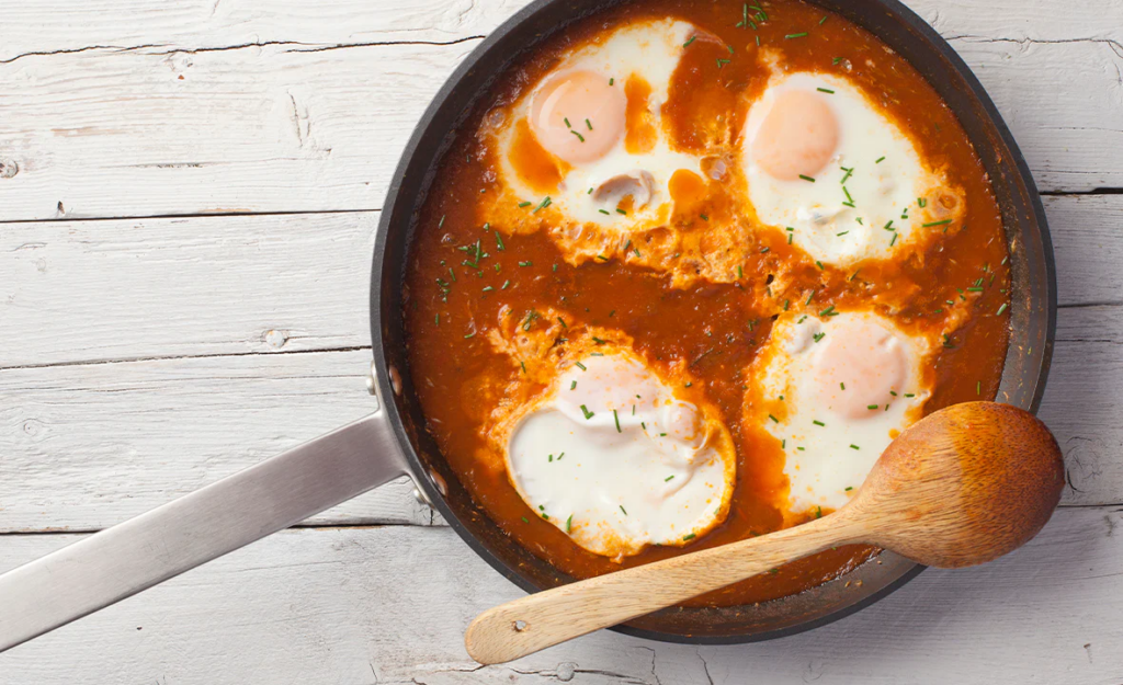 Ви навряд чи так робили: з якими продуктами та смаками можна готувати яєчню