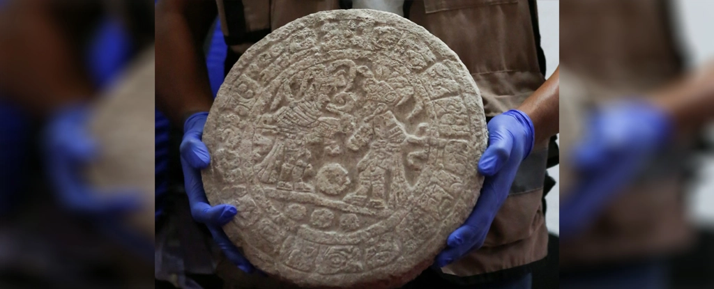 Майя грали у бейсбол: Археологи виявили 1000-річну кам'яну табличку в Мексиці
