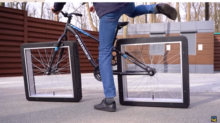 Виготовили перший велосипед із квадратними колесами (Фото)