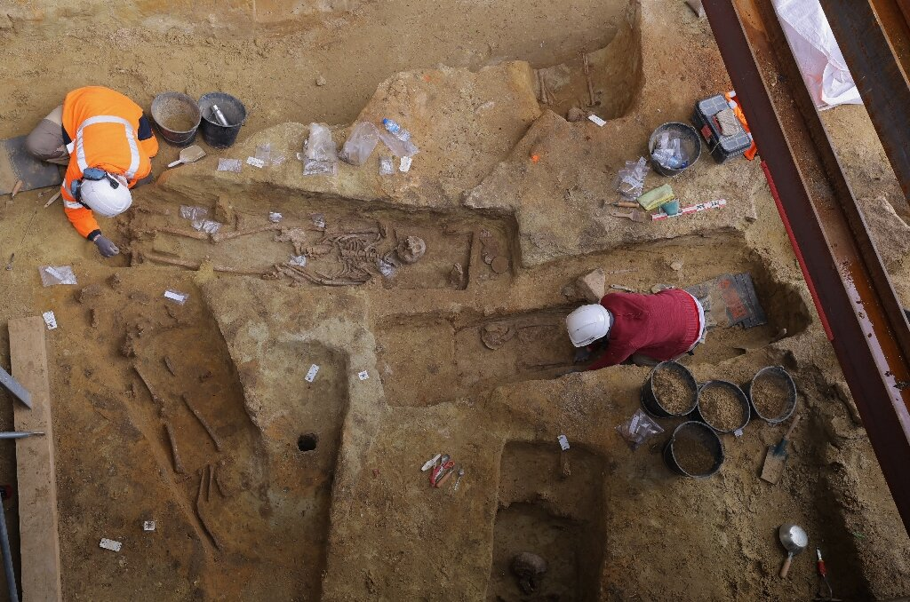 Археологи виявили стародавнє кладовище поруч із сучасним залізничним вокзалом Парижа