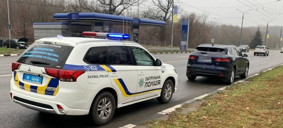 Як діяти у випадку безпідставної зупинки автомобіля поліцією: поради та рекомендації