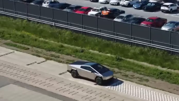 Відео: робота підвіски нового Tesla Cybertruck