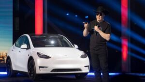 Електрокарів Tesla на всіх не вистачає