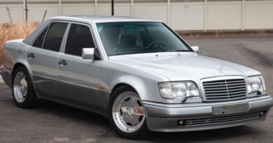 Рідкісний седан Mercedes-Benz із 90-х продали за 108 000 доларів (Фото)