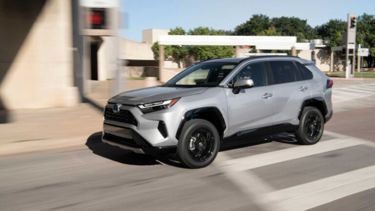 Названо 20 найпопулярніших в Україні гібридних авто