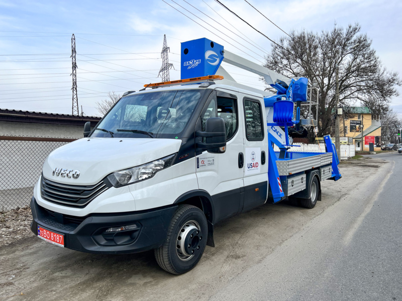 Український виробник виготовив і передав енергетикам сучасний автогідропідйомник (Фото)