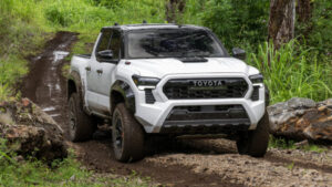 Новий дизайн та гібридна силова установка: Toyota оновила пікап Toyota Tacoma (Фото)
