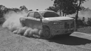 Новий пікап Ram 2024 показали на відео. Автомобіль легко долає бездоріжжя і піднімається сходами