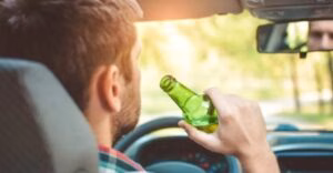 Експерти розповіли, через скільки часу можна сідати за кермо після вживання алкоголю