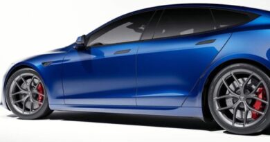 Tesla Model S Plaid отримала керамічні гальма, суперкарівські шини та максималку 320 км/год