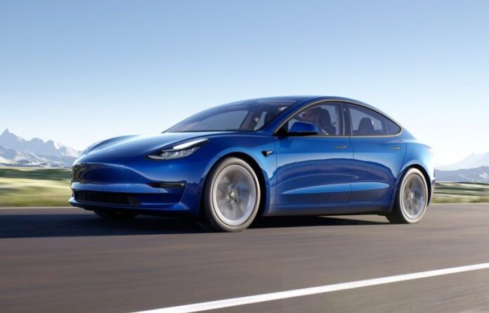 Tesla спростувала чутки про вихід оновленої Model 3