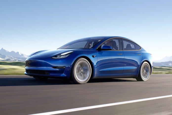 Tesla спростувала чутки про вихід оновленої Model 3