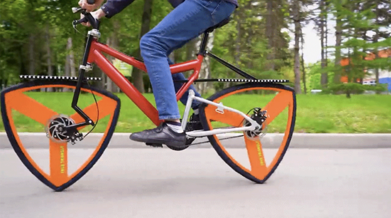 В Мережі показали велосипед з трикутними колесами
