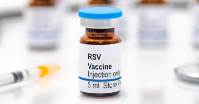 Першу у світі вакцину проти РСВ щойно схвалили у США