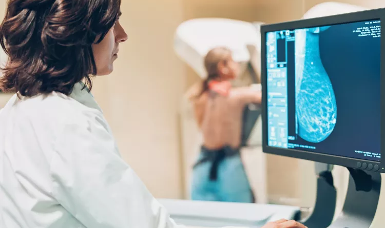 Жінкам слід починати робити регулярну мамографію у 40 років, рекомендує група експертів з питань охорони здоров'я США