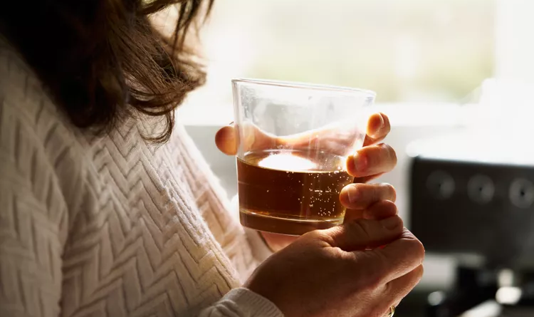 Люди з тривожністю частіше стикаються з алкоголізмом, - дослідження